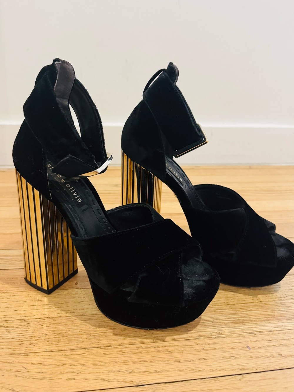Alice + Olivia Black Velvet Statement Heels Gold Column Heel EU 36.5 US 6.5 - Picture 2 of 7